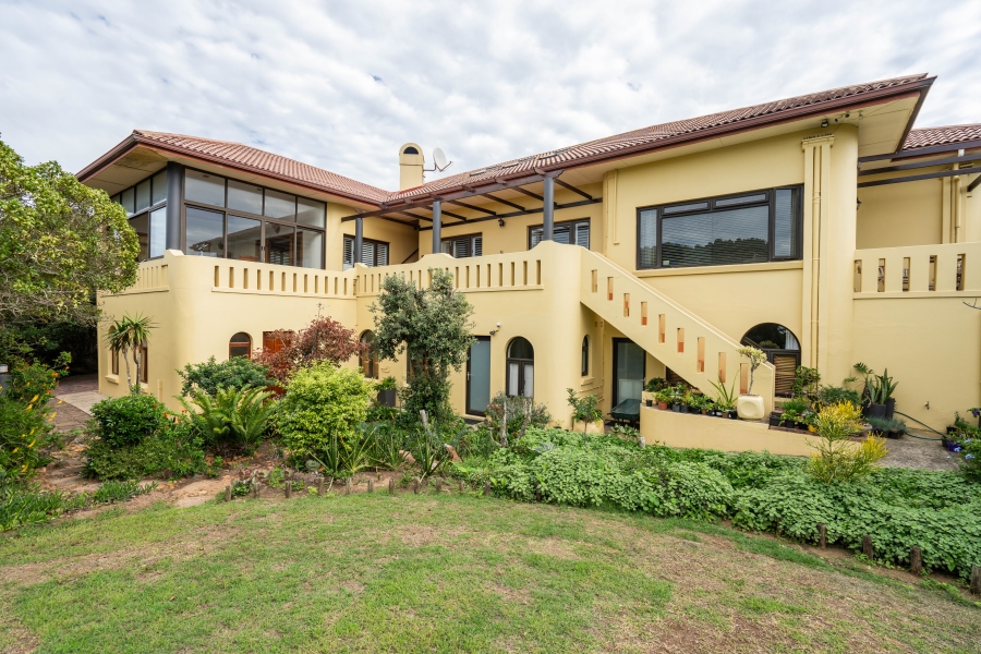 7 Bedroom Property for Sale in West Beach Eastern Cape